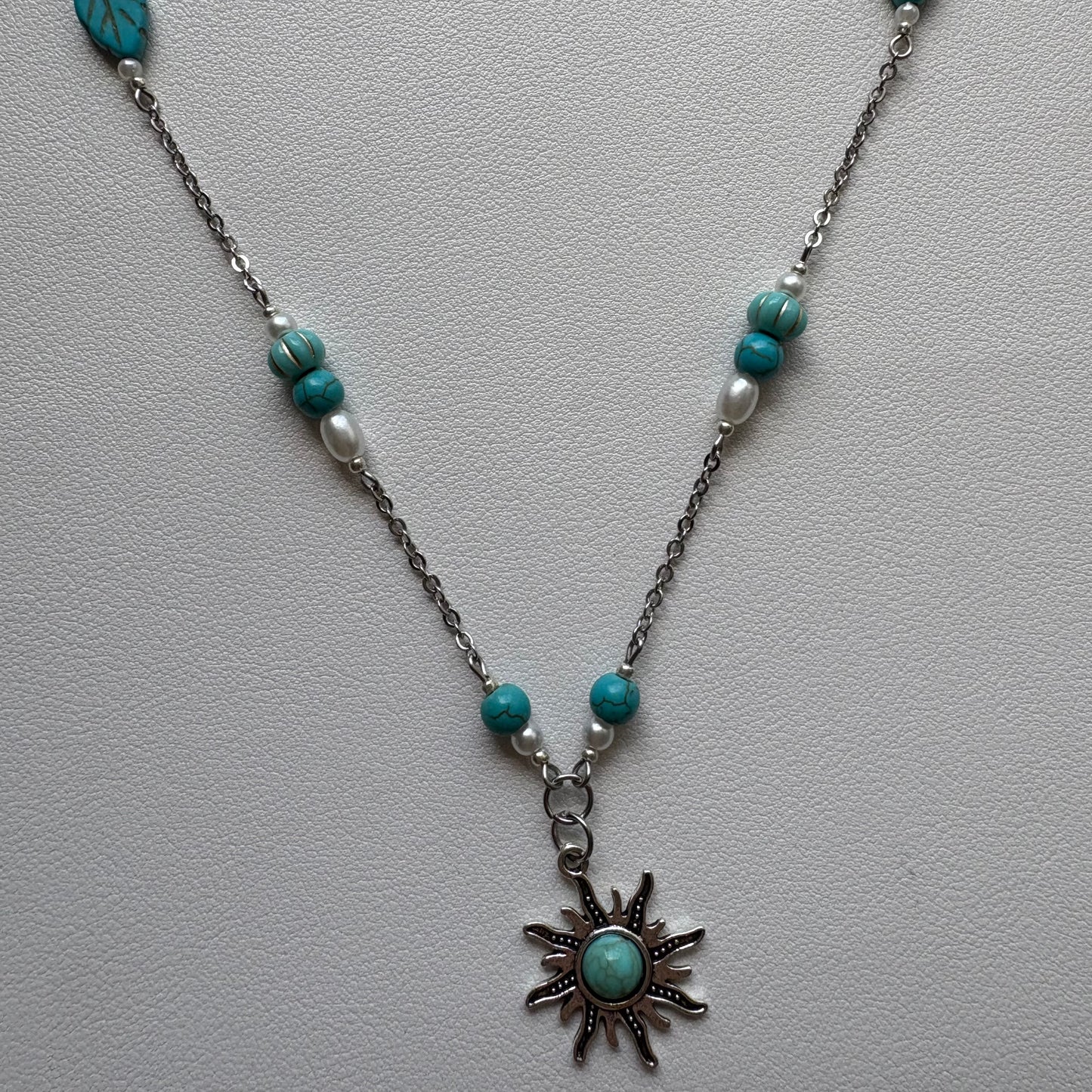 daisy jones necklace