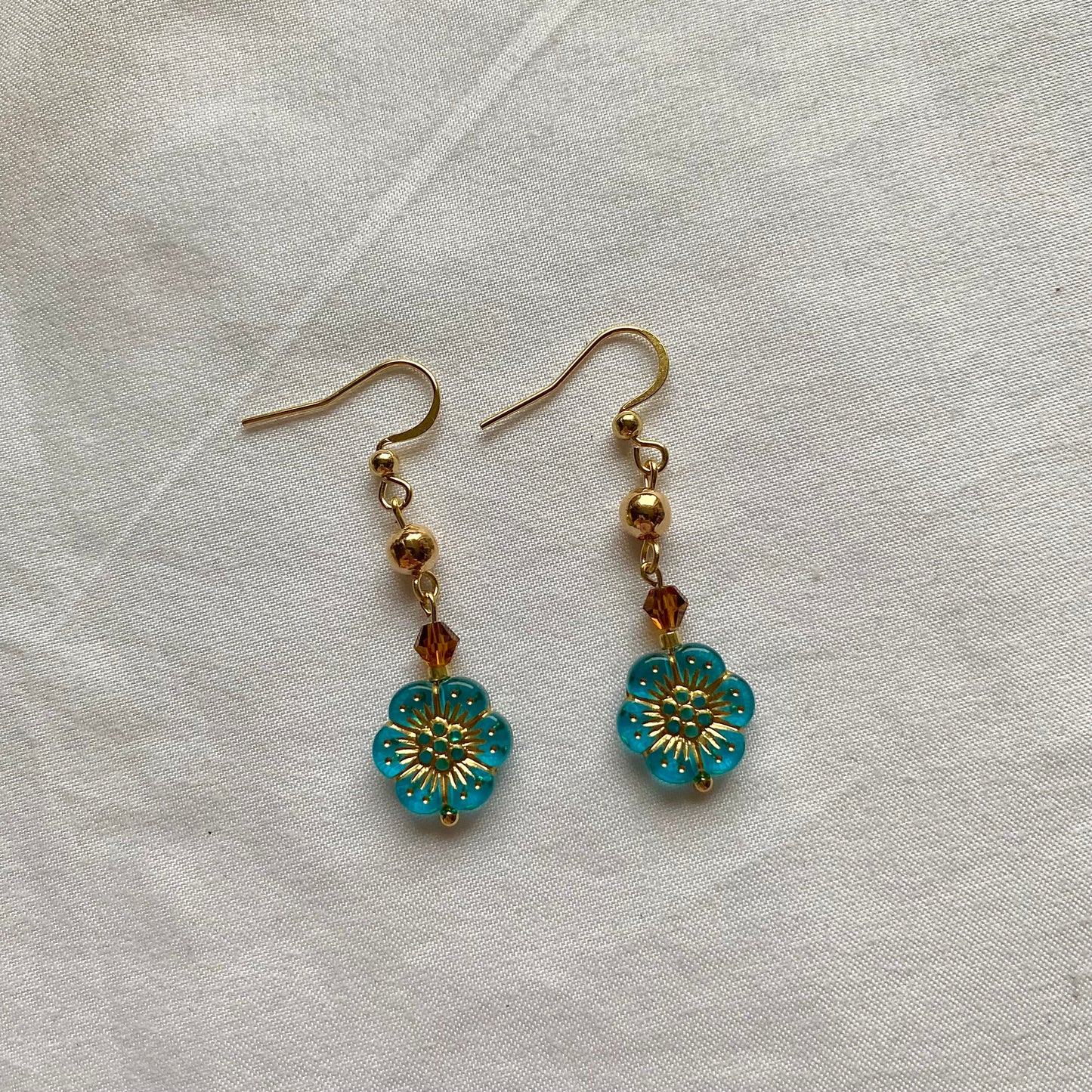 silver springs flower earrings